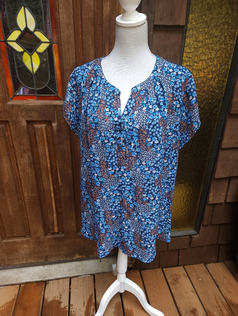 Size 3x-Women's Blue Floral Split-Neck Top